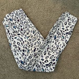 white leopard fabletics leggings